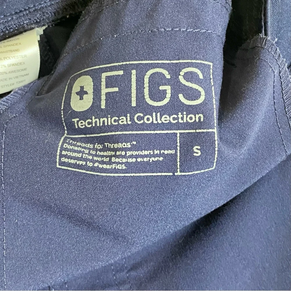 Figs Technical Collection Men's Navy Axim Cargo Scrub Pants